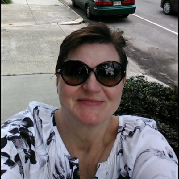 Meet your Posher, Michaele - Picture 2 of 2